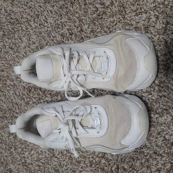 Nike Ryz 365 2 Women's White Sneakers Size 9 - Picture 2 of 7
